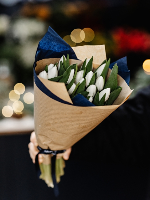 20 White Tulips