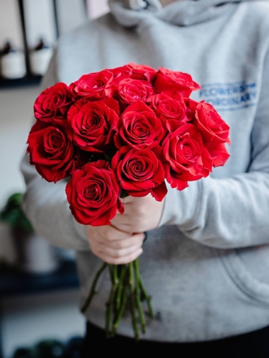 Valentines Freedom Rose Dozen