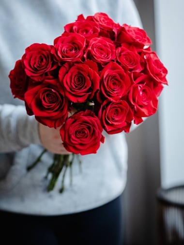 Valentines Freedom Rose Dozen